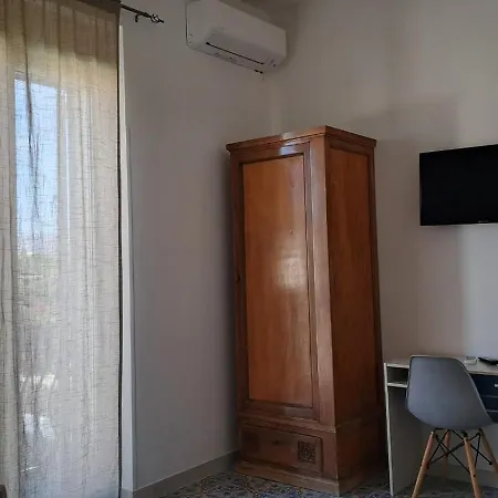 La Riva Guest house *